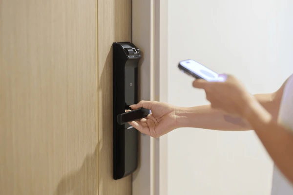 Smart access entry via smartphone
